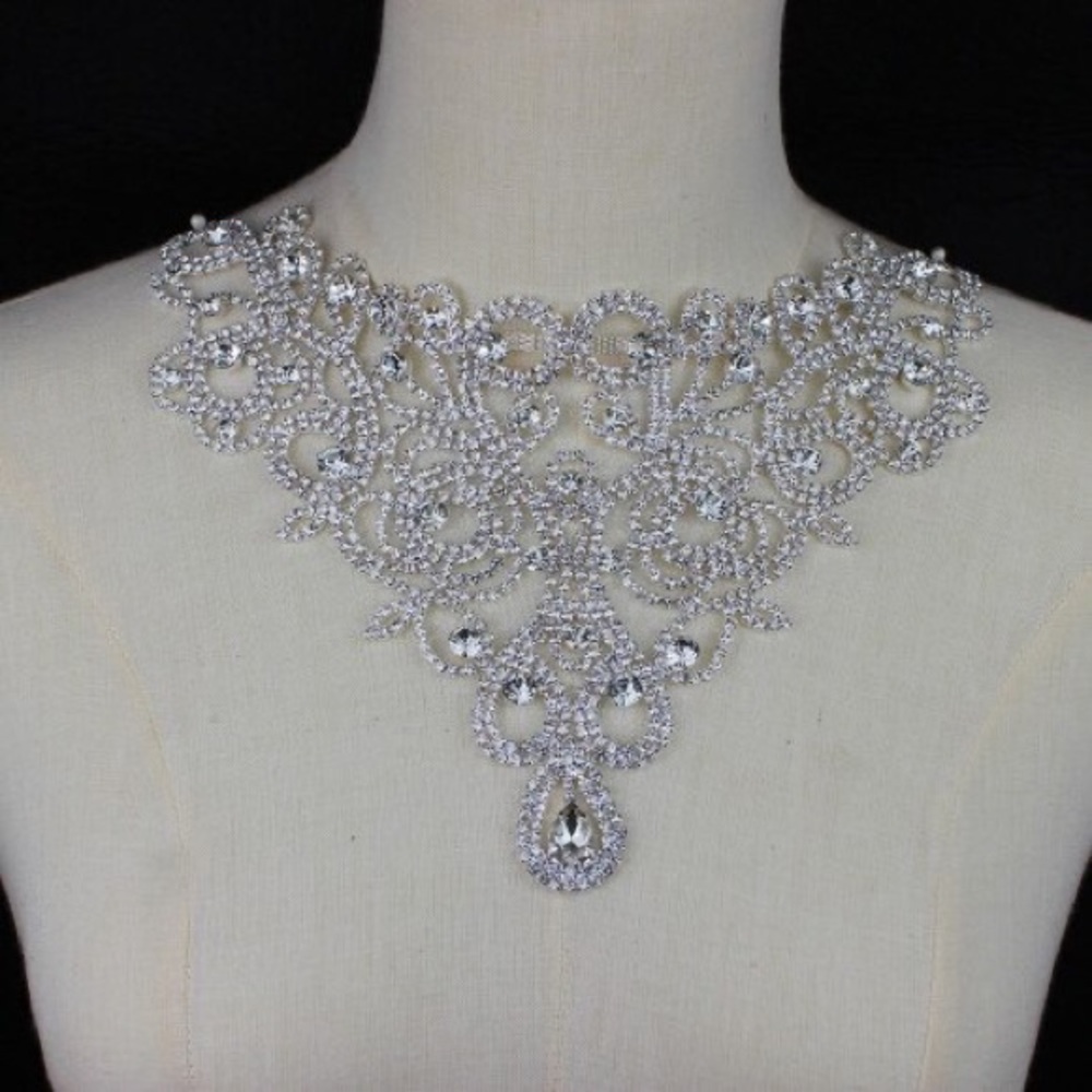 Exaggerated Flower Shape Rhinestone Necklace - image 1